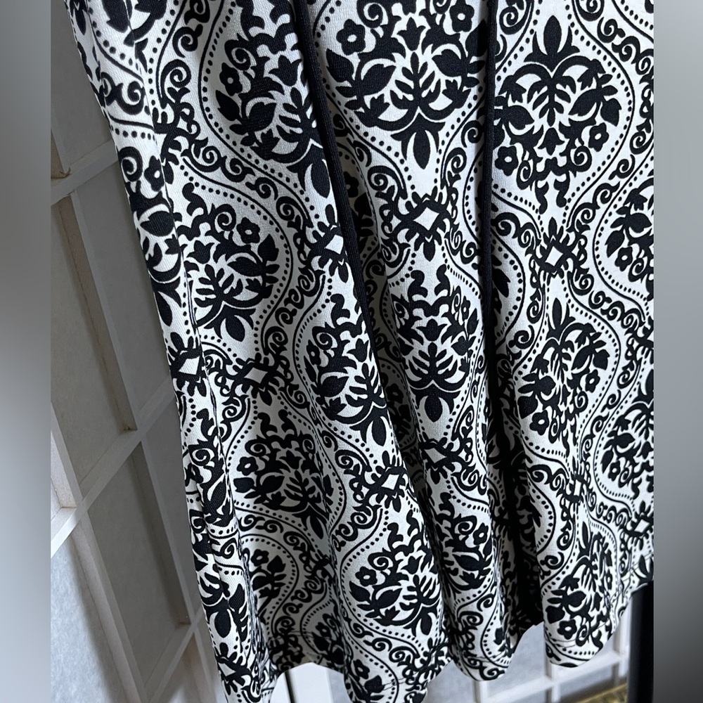Plus Size 1x Black & White Printed Scoop Neck Women's Top, Stretchy NWOT - Picture 6 of 12